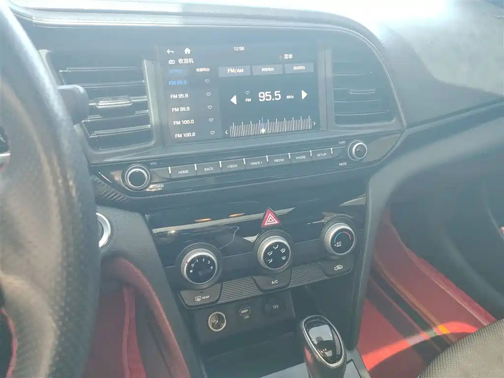 Hyundai Elantra — фото 13
