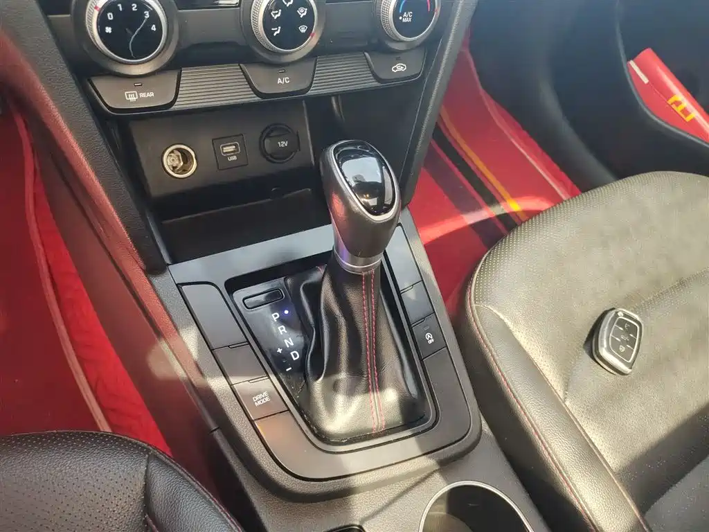 Hyundai Elantra — фото 14
