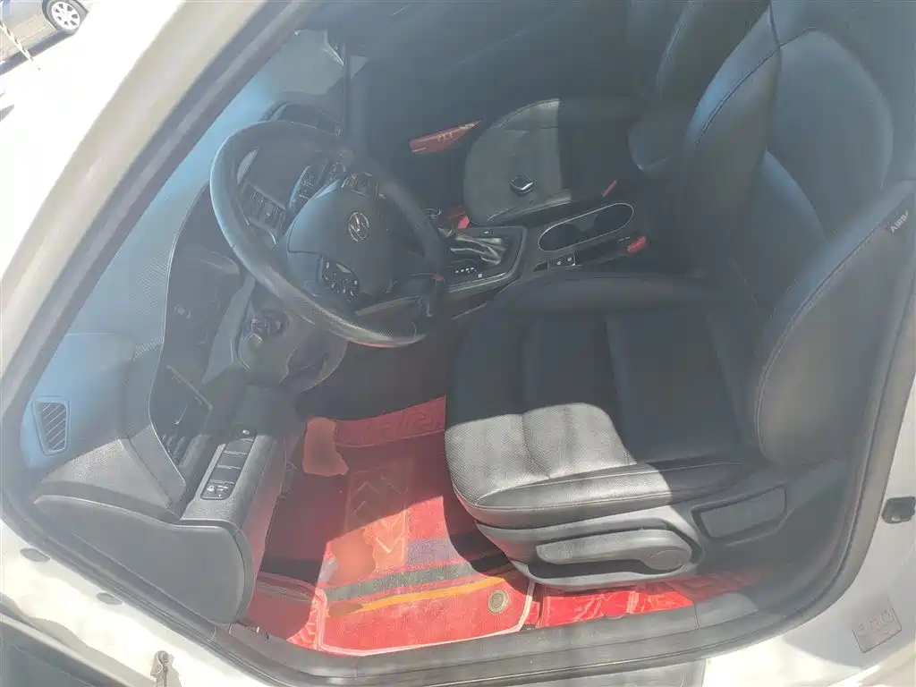 Hyundai Elantra — фото 15