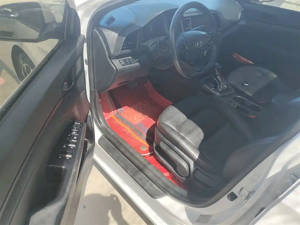 Hyundai Elantra — фото 16