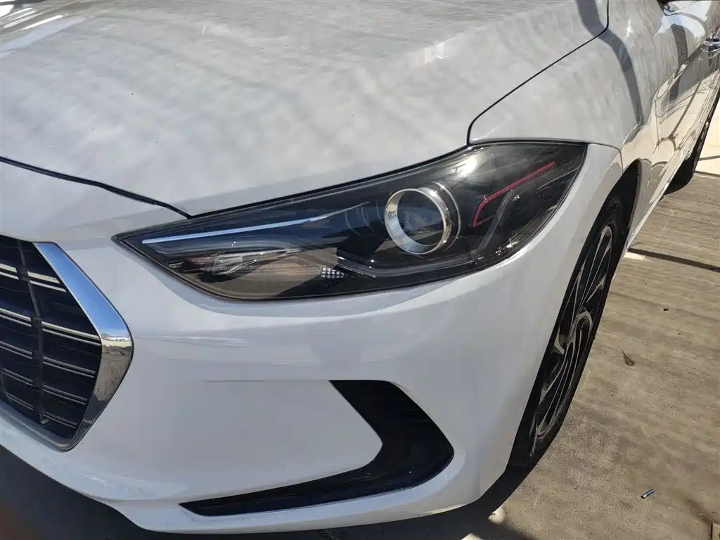 Hyundai Elantra — фото 24