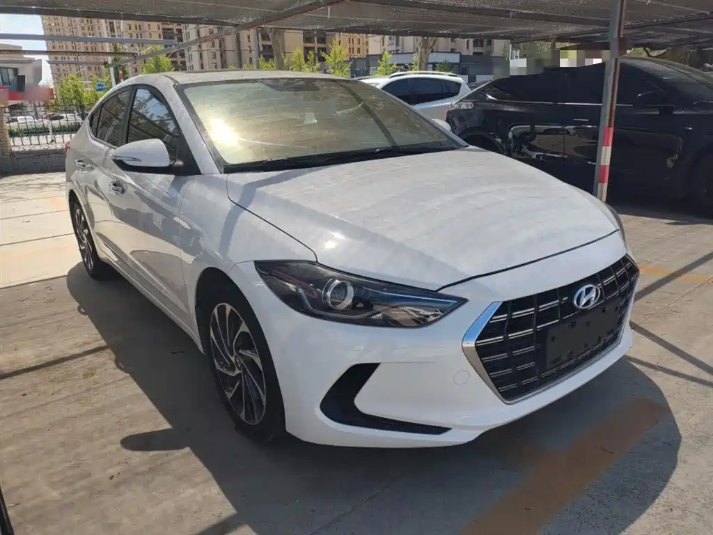 Hyundai Elantra — фото 4