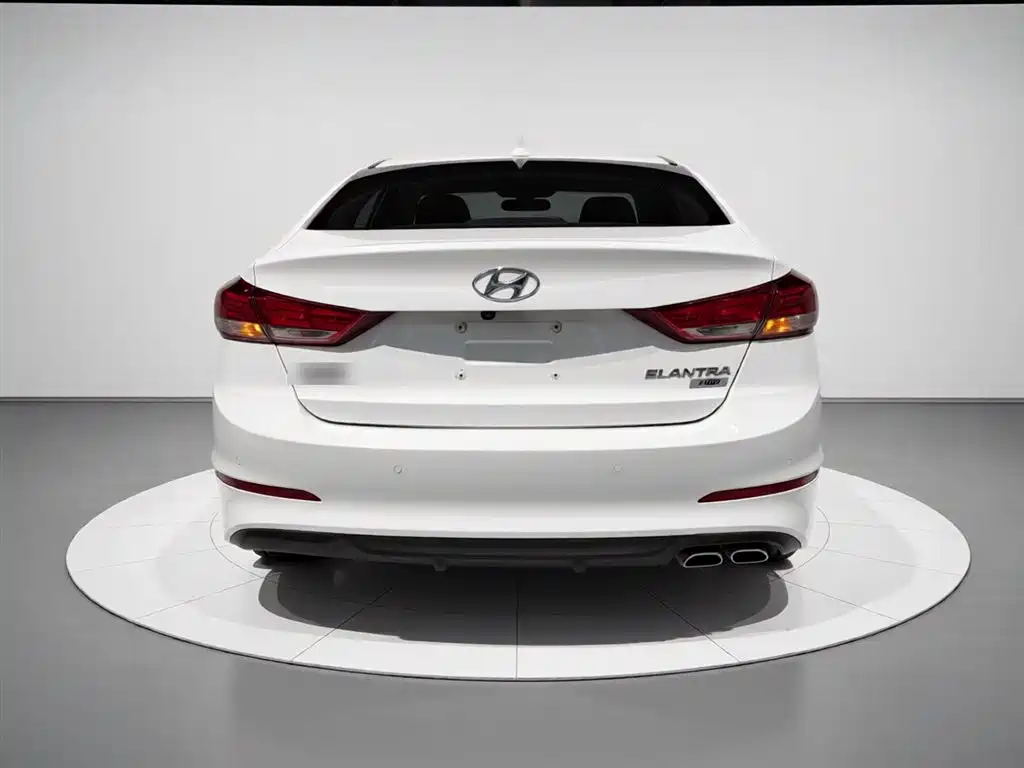 Hyundai Elantra — фото 6