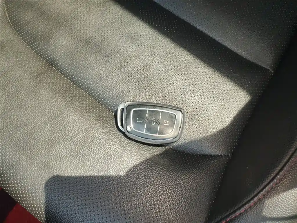 Hyundai Elantra — фото 9