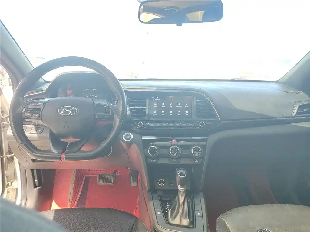 Hyundai Elantra — фото 10