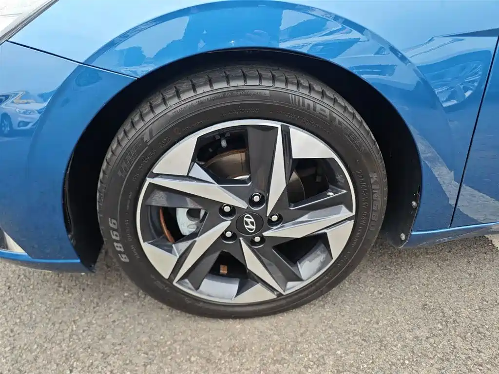 Hyundai Elantra — фото 23