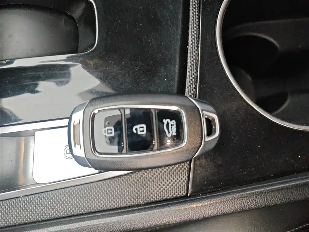 Hyundai Elantra — фото 9