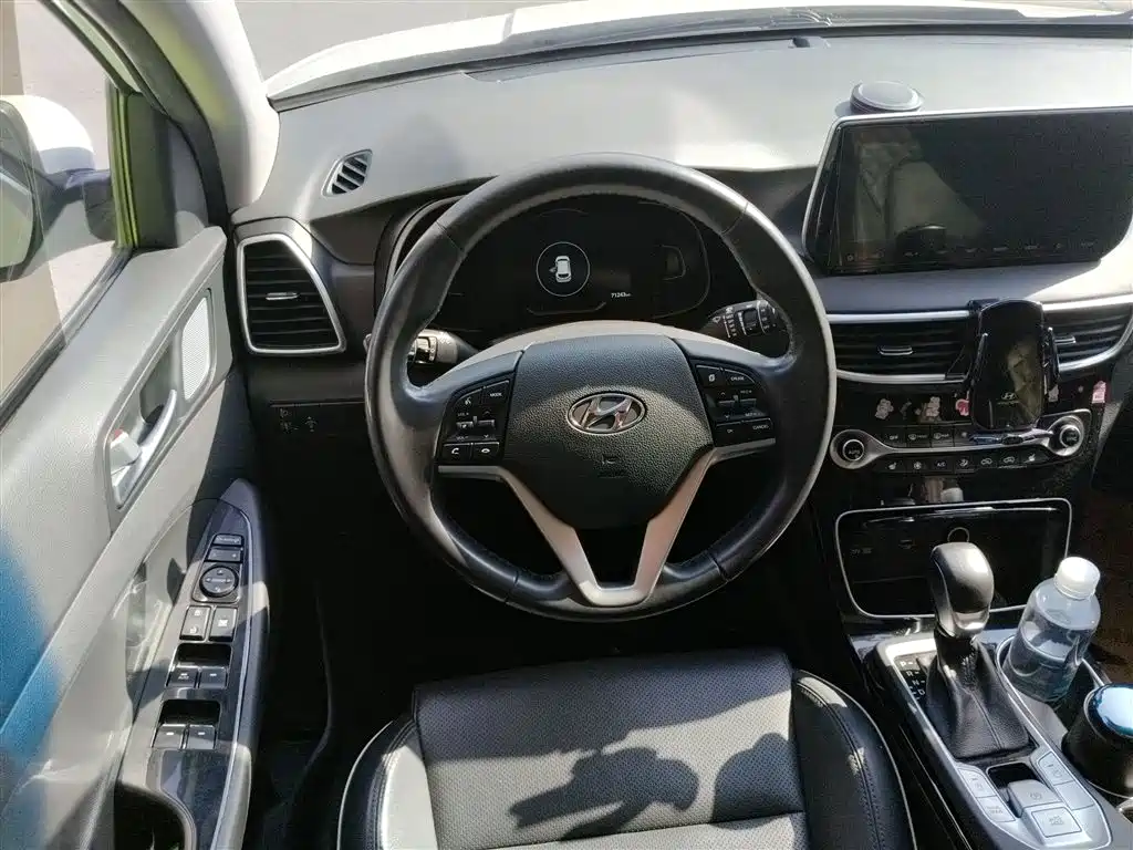 Hyundai Tucson — фото 7