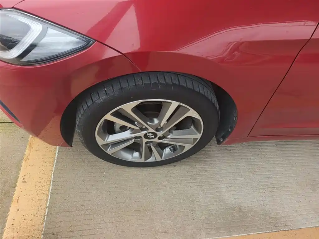 Hyundai Elantra — фото 23