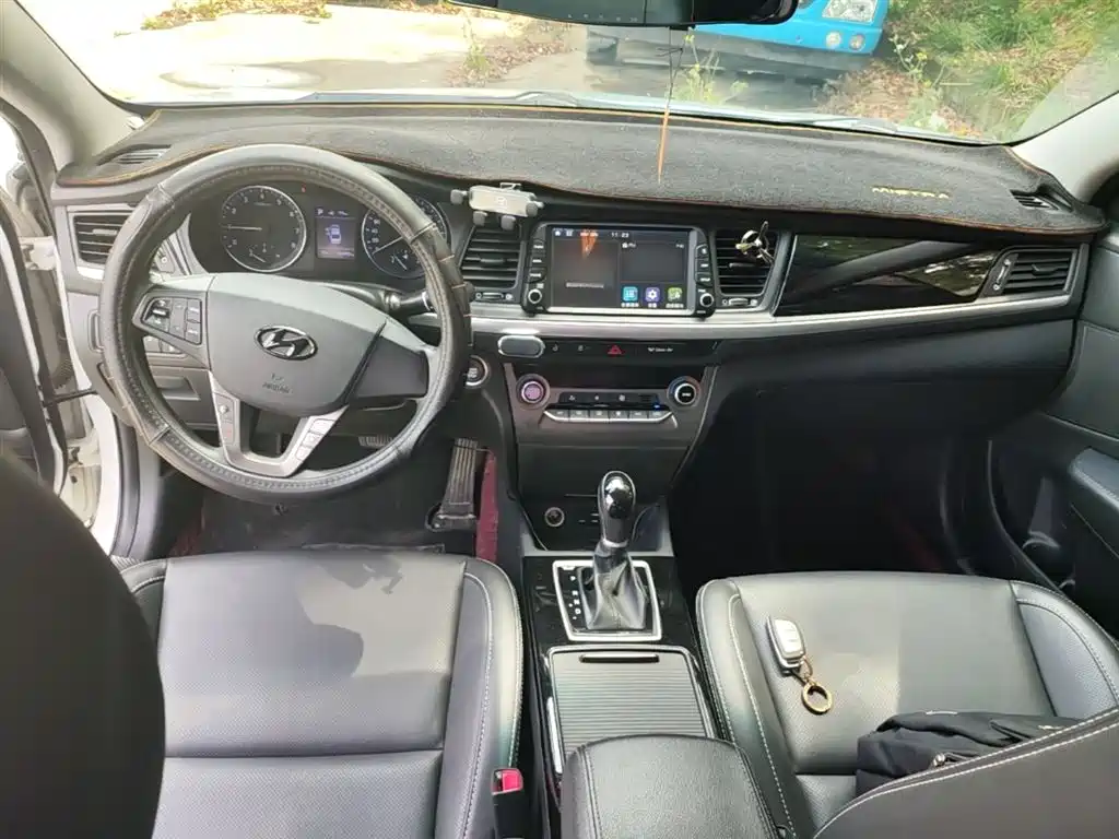 Hyundai Mistra — фото 10