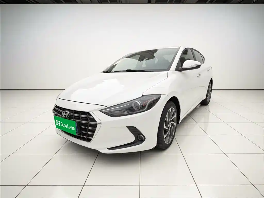 Hyundai Elantra — фото 2