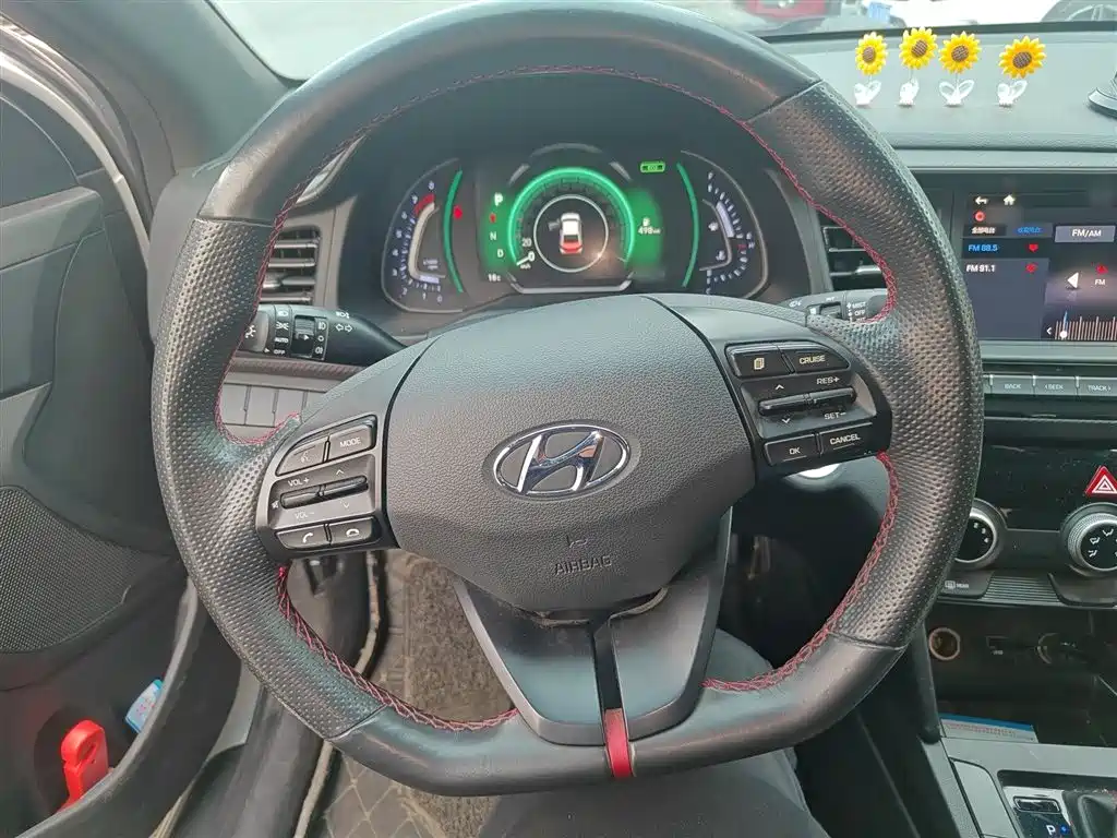 Hyundai Elantra — фото 3