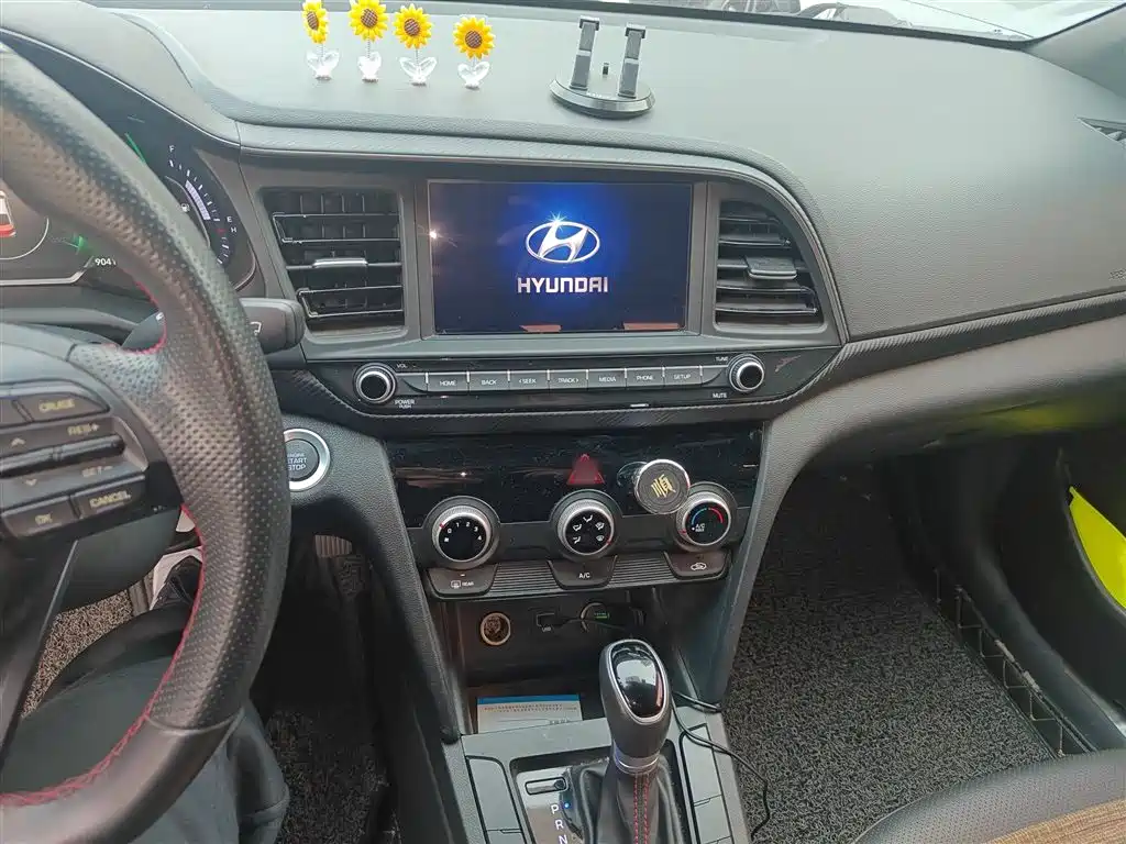 Hyundai Elantra — фото 6