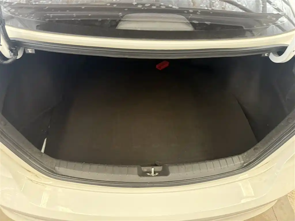 Hyundai Elantra — фото 10