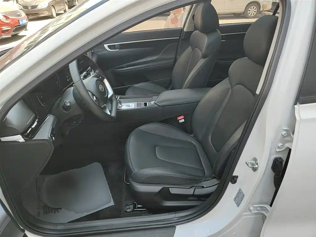 Hyundai Mistra — фото 15