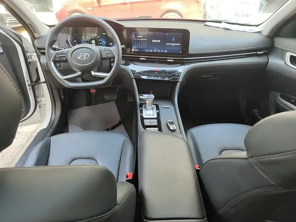 Hyundai Mistra — фото 10