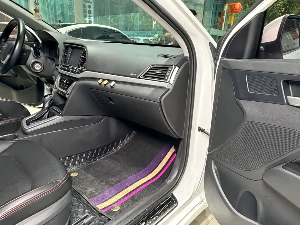 Hyundai Elantra — фото 13