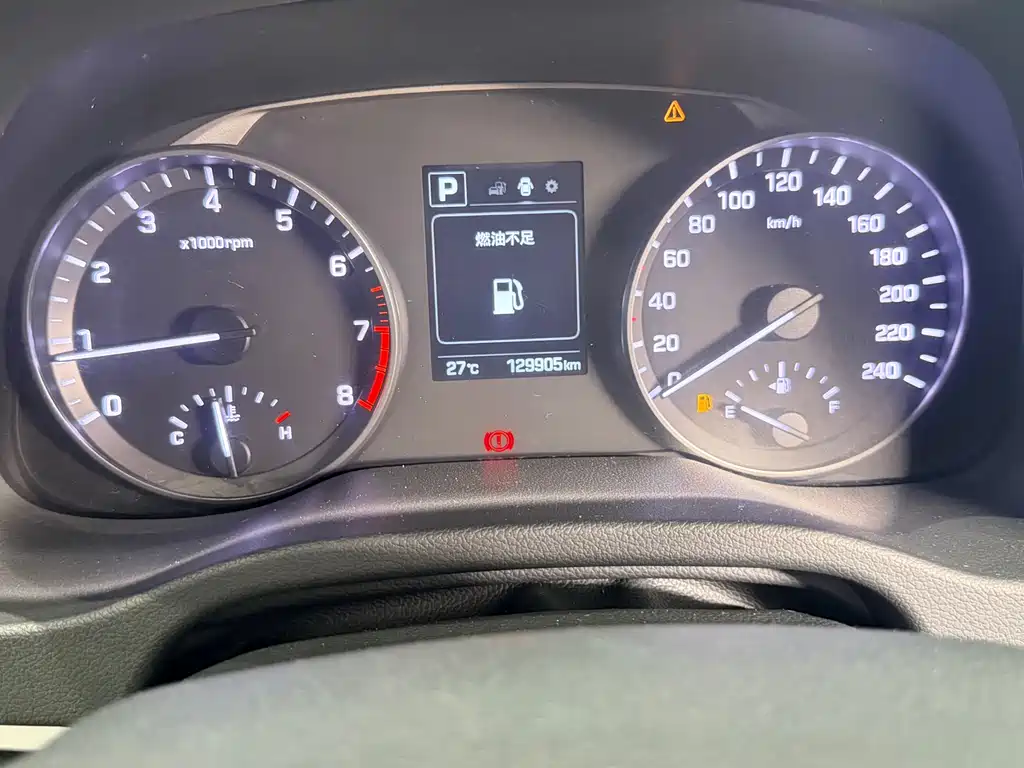 Hyundai Elantra — фото 15