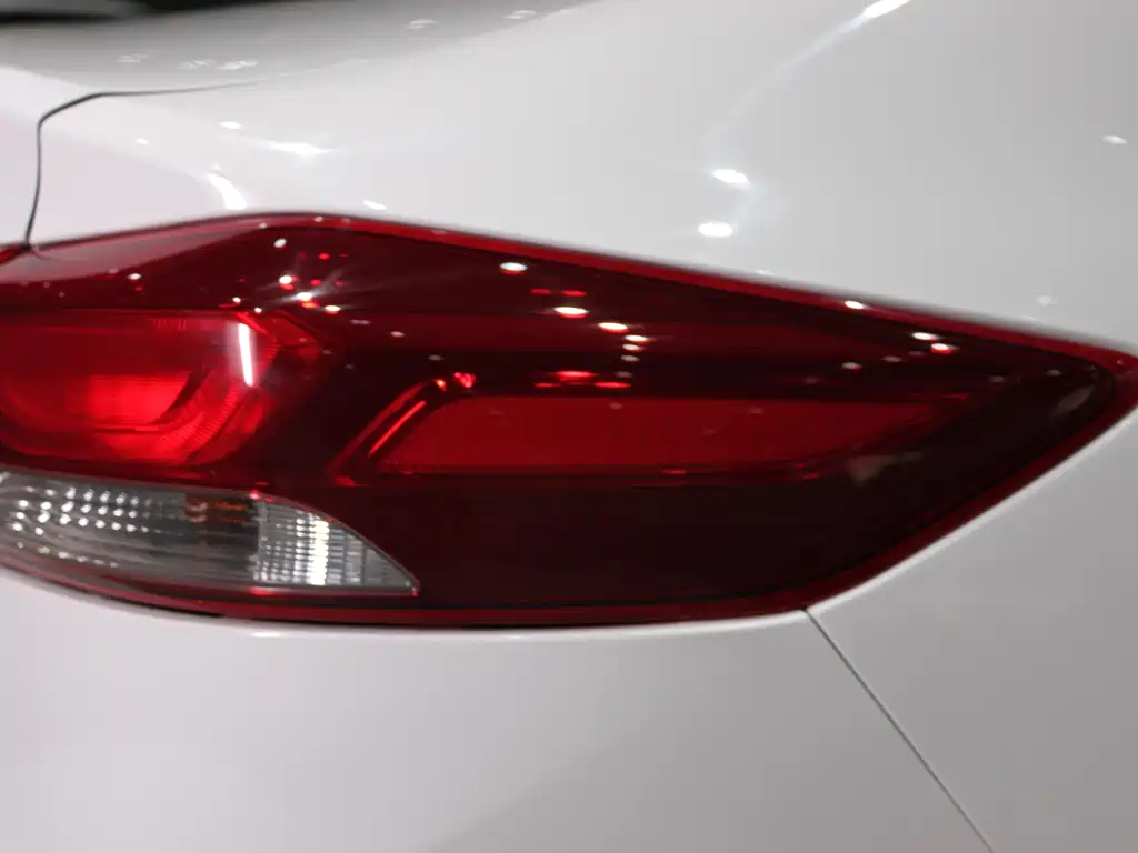 Hyundai Elantra — фото 7