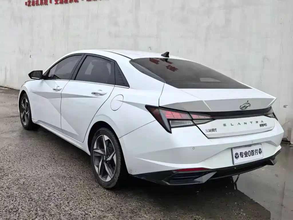 Hyundai Elantra — фото 7