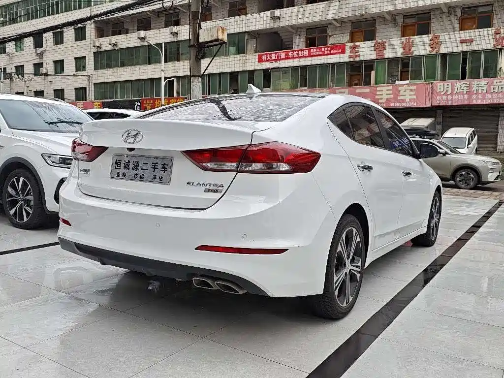 Hyundai Elantra — фото 8