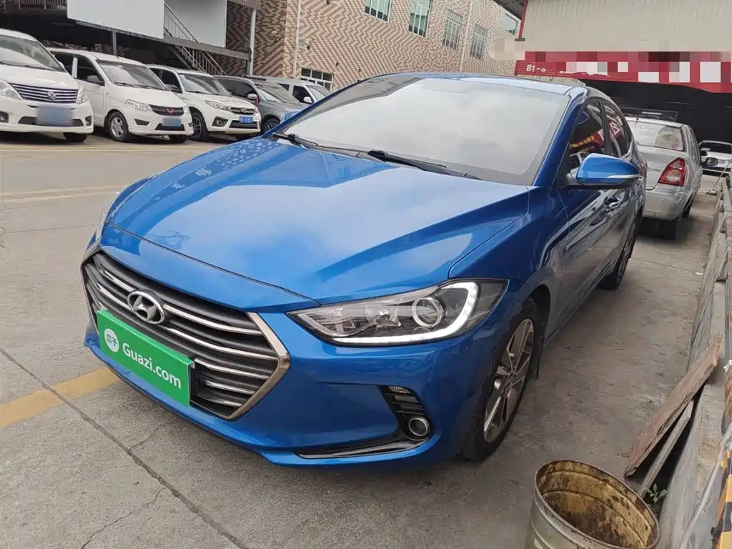 Hyundai Elantra — фото 2