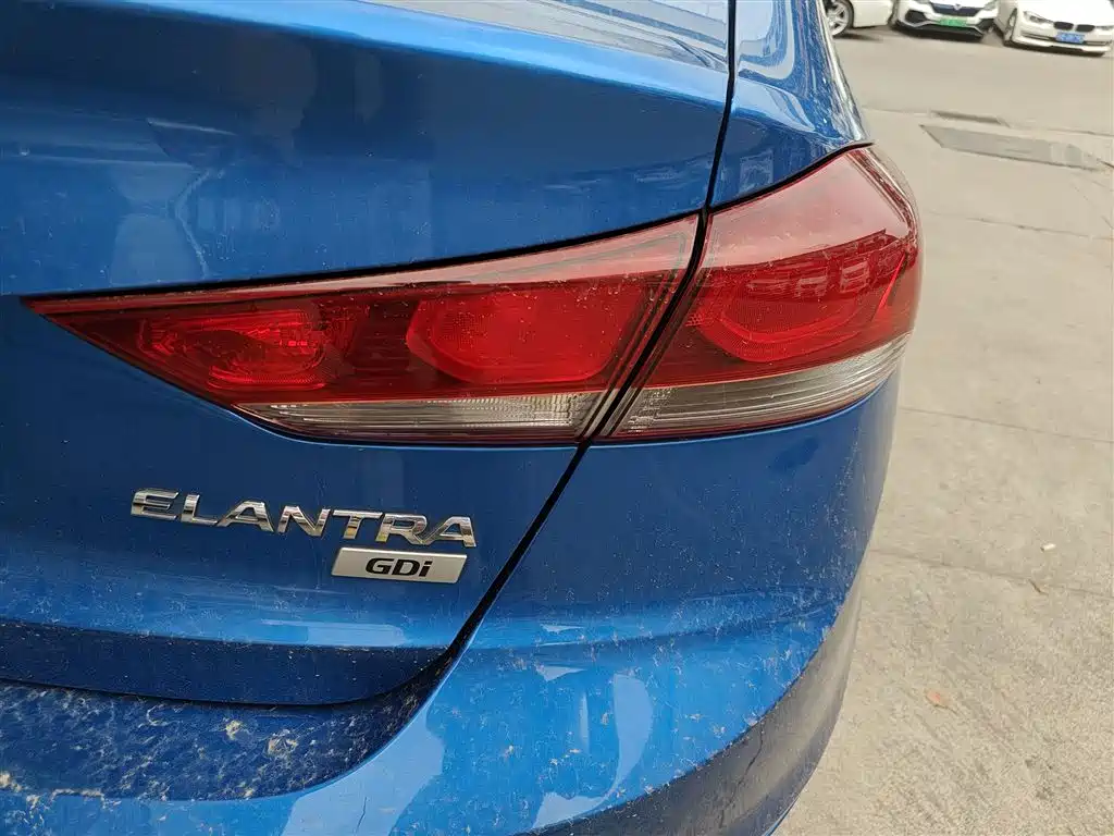 Hyundai Elantra — фото 8