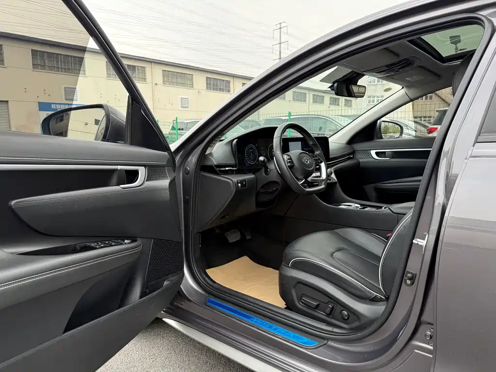 Hyundai Mistra — фото 14