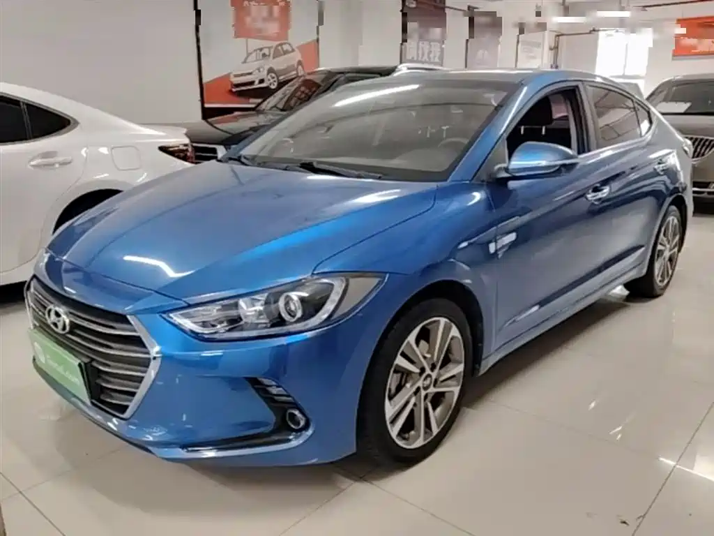 Hyundai Elantra — фото 2