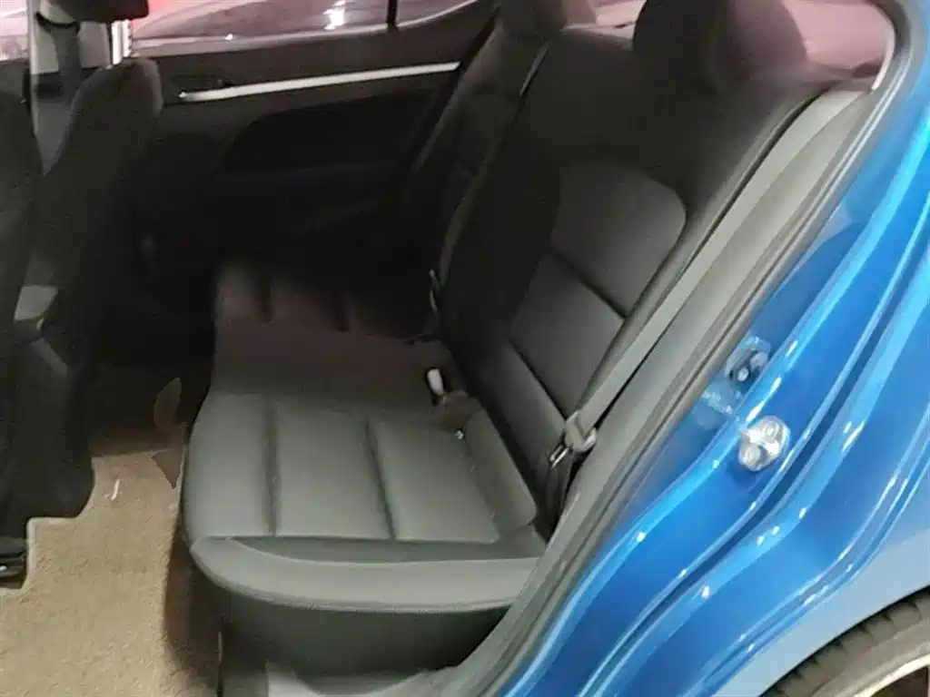 Hyundai Elantra — фото 17