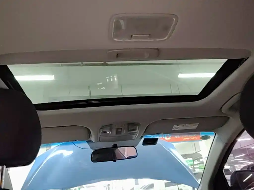 Hyundai Elantra — фото 18