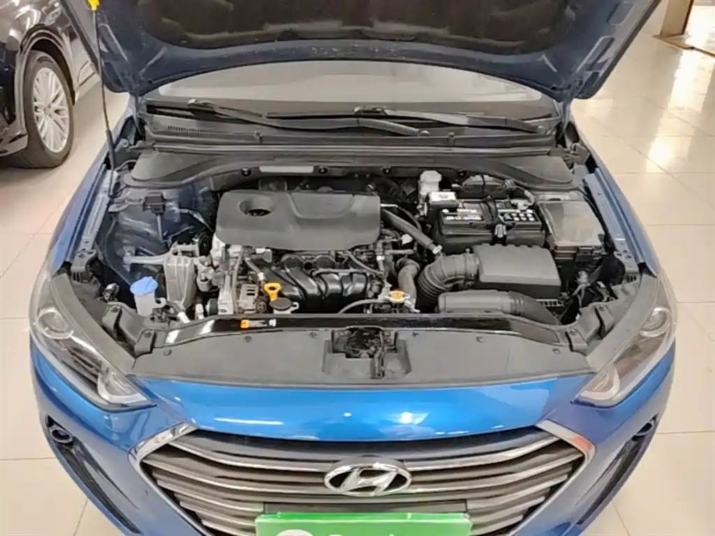 Hyundai Elantra — фото 20