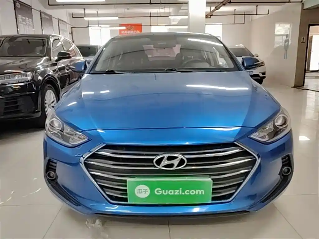 Hyundai Elantra — фото 3