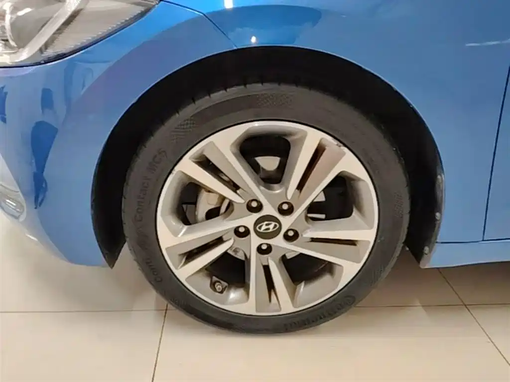 Hyundai Elantra — фото 23