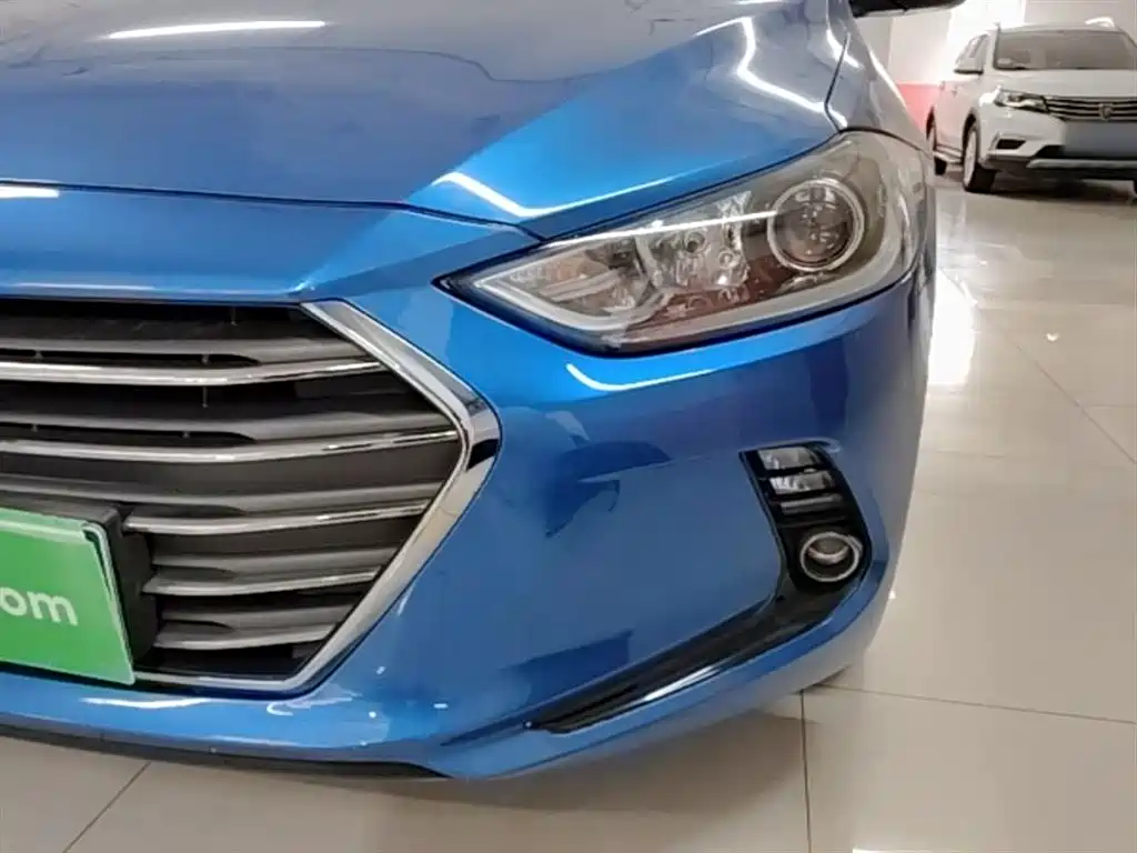 Hyundai Elantra — фото 24