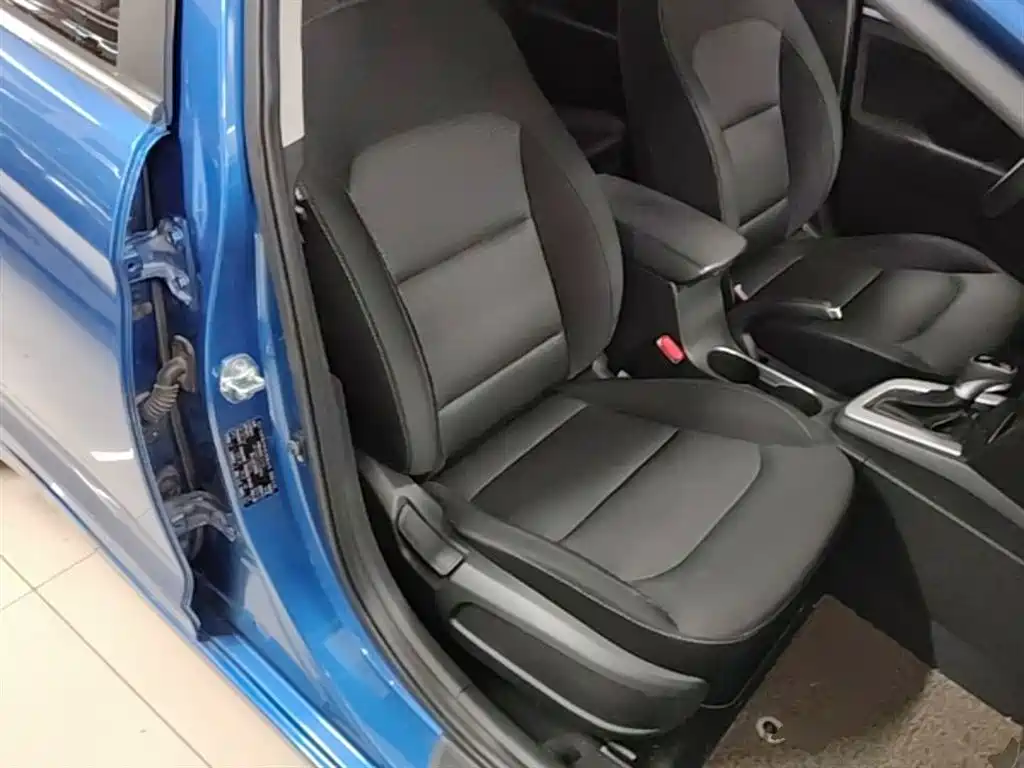 Hyundai Elantra — фото 25