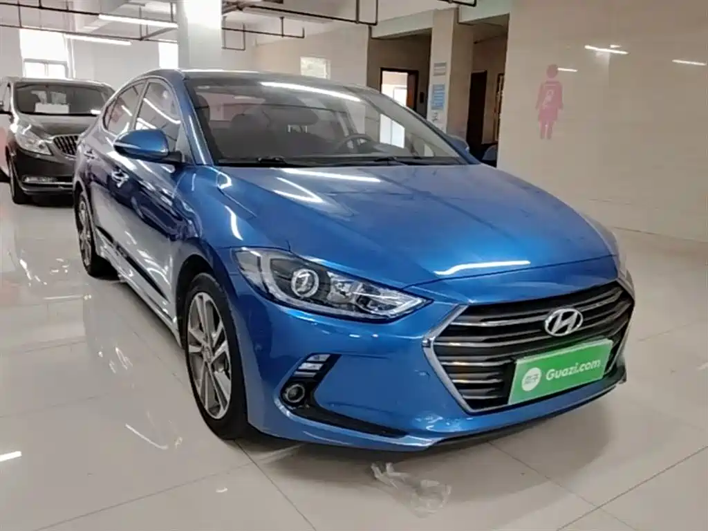 Hyundai Elantra — фото 4