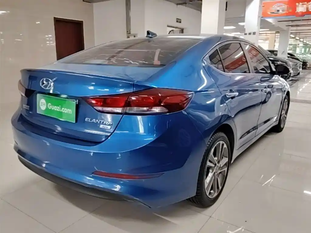 Hyundai Elantra — фото 7