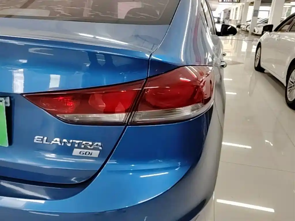Hyundai Elantra — фото 8
