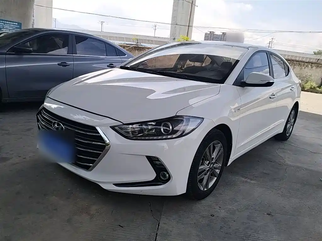 Hyundai Elantra — фото 2