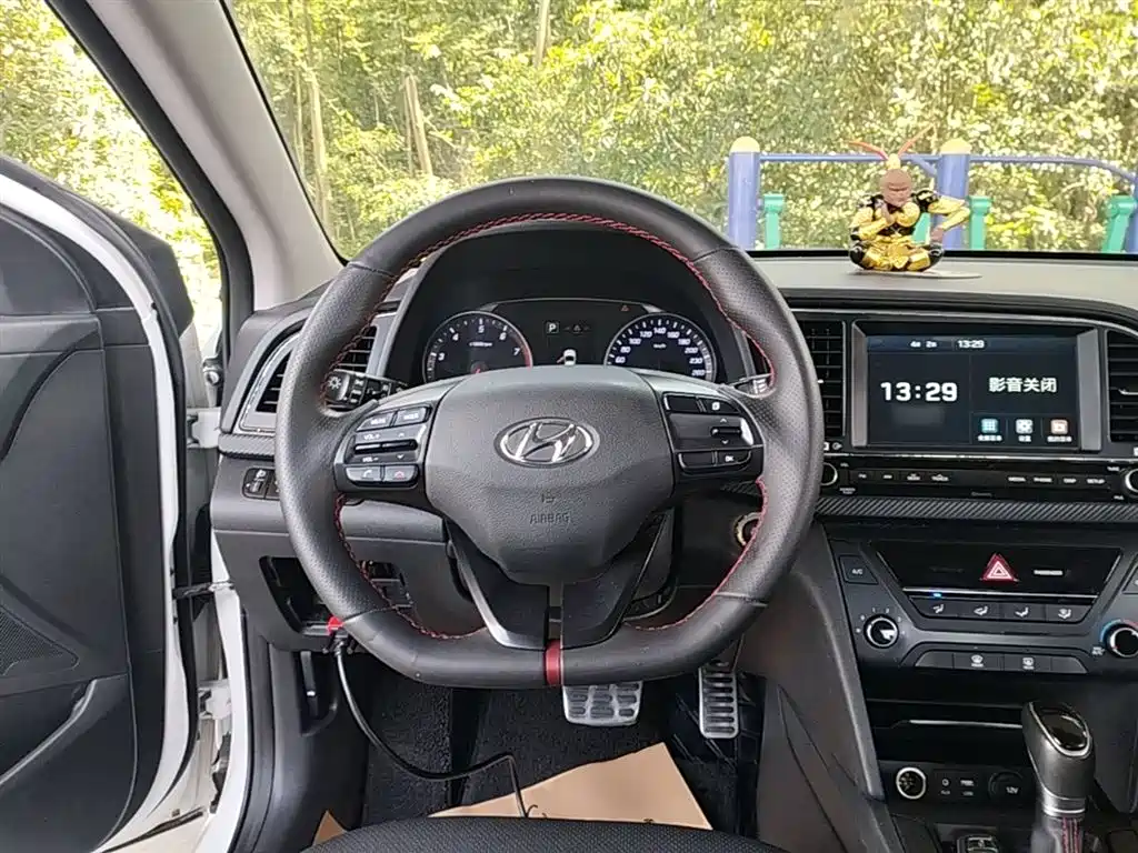 Hyundai Elantra — фото 11
