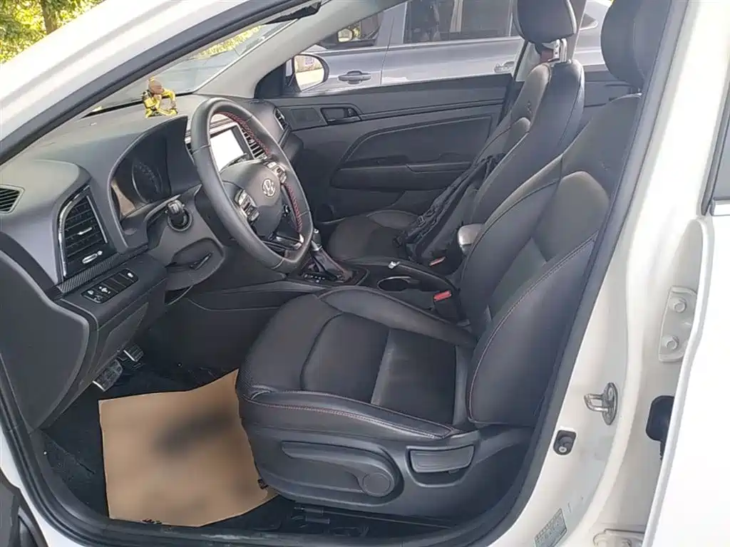 Hyundai Elantra — фото 15