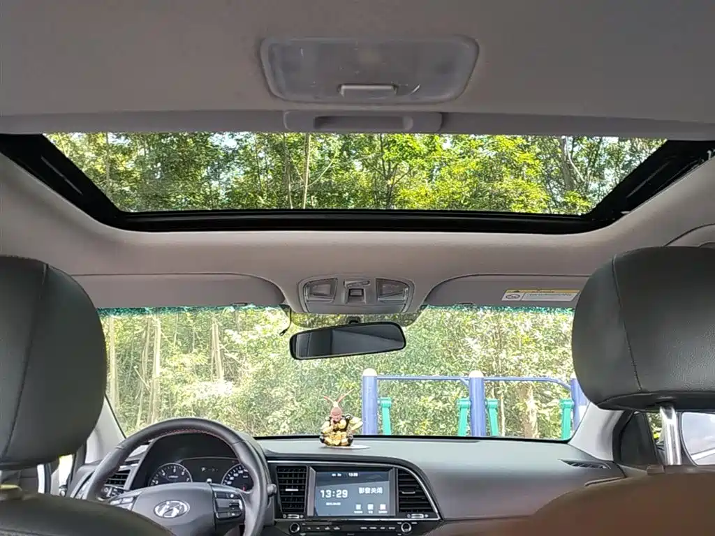 Hyundai Elantra — фото 18