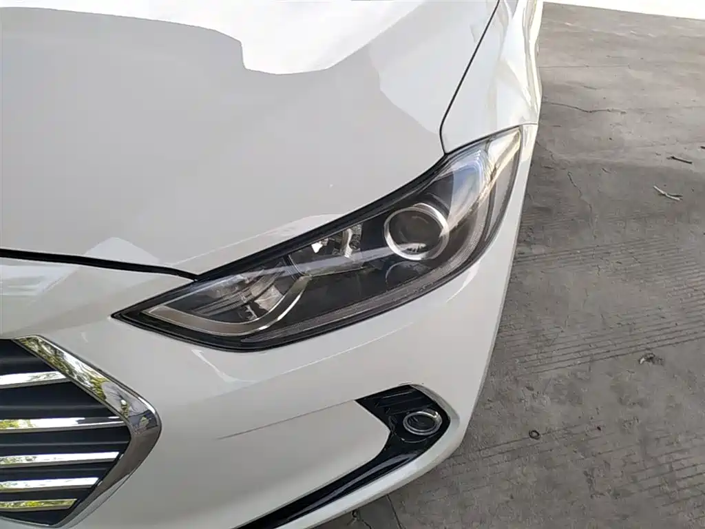 Hyundai Elantra — фото 24