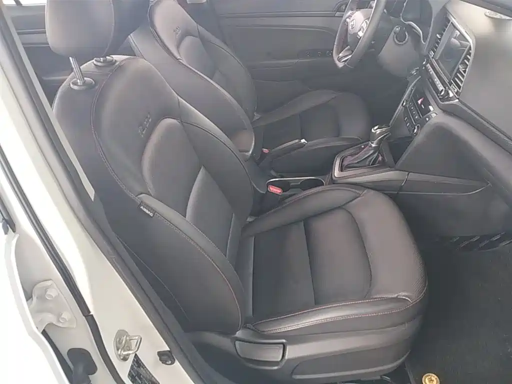 Hyundai Elantra — фото 25
