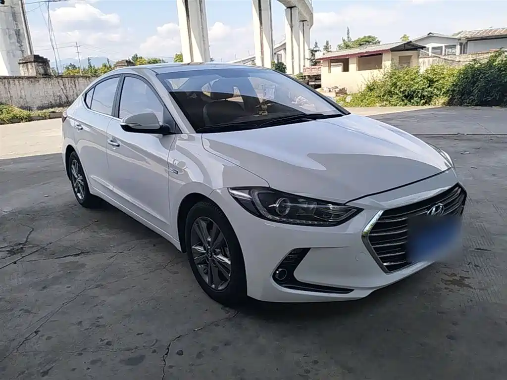 Hyundai Elantra — фото 4