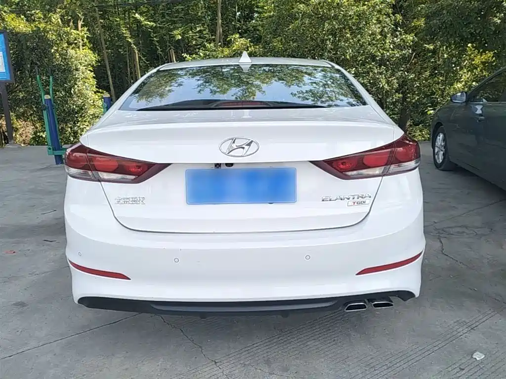 Hyundai Elantra — фото 6