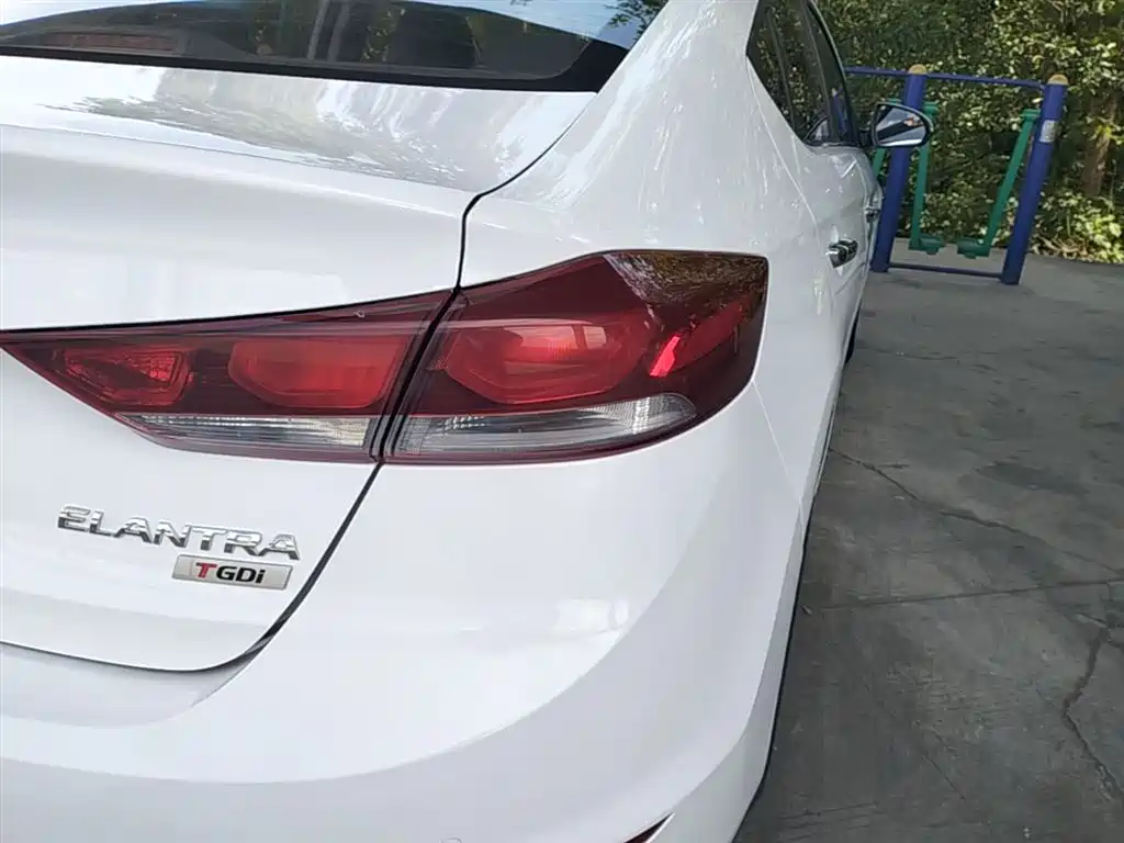 Hyundai Elantra — фото 8