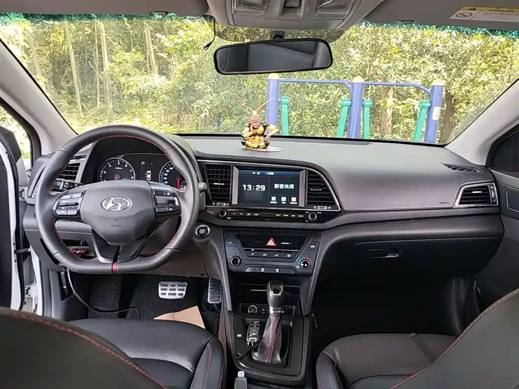 Hyundai Elantra — фото 10