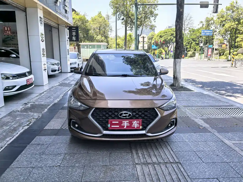 Hyundai Elantra — фото 2
